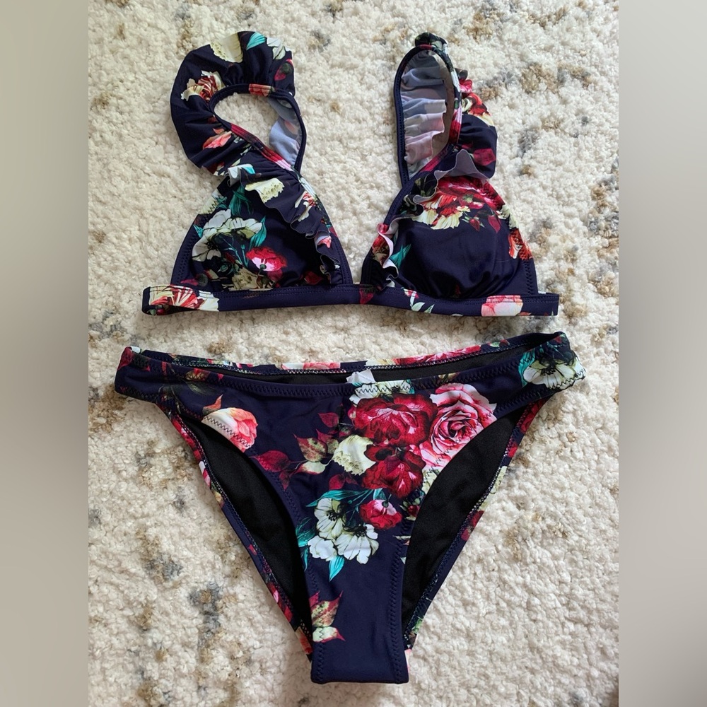 Cupshe NWT Ruffle Bikini
